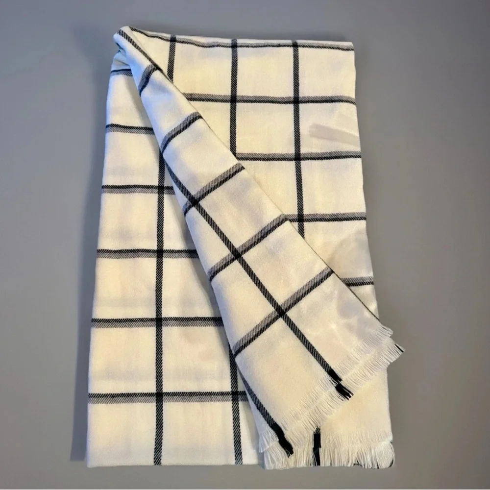 The Gap Striped Cozy Scarf Ivory & Black Windowpane Pattern So Soft NWOT 24